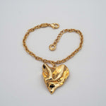 Carica l'immagine nel visualizzatore di Gallery, Bracciale Super Love CACAO Jewels in ottone placcato in oro 18 carati con grande cuore stropicciato.
