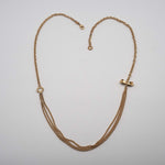 Carica l'immagine nel visualizzatore di Gallery, Collana Fiocco CACAO Jewels in ottone placcato in oro 18 carati con fiocco e tre catenine frontali.

