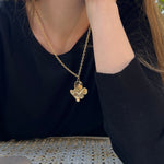 Carica l'immagine nel visualizzatore di Gallery, Collana Miraggi CACAO Jewels indossata per mostrarne proporzioni, lunghezza e vestibilità.
