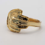 Carica l'immagine nel visualizzatore di Gallery, Primo piano della texture e della lavorazione artigianale dell'anello.
