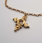 Carica l'immagine nel visualizzatore di Gallery, Dettaglio dei charms del Bracciale Bisanzio CACAO Jewels, modellati a mano in diverse forme e superfici.
