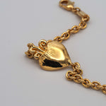 Carica l'immagine nel visualizzatore di Gallery, Dettaglio del cuore inciso sul fronte del Bracciale Dimmi di Sì CACAO Jewels.
