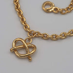 Carica l'immagine nel visualizzatore di Gallery, Dettaglio del pendente a cuore realizzato da un filo annodato del Bracciale Dolcetto CACAO Jewels.
