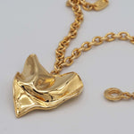 Carica l'immagine nel visualizzatore di Gallery, Dettaglio del grande cuore stropicciato del Bracciale Super Love CACAO Jewels.
