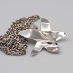 Carica l'immagine nel visualizzatore di Gallery, Dettaglio della stella modellata a mano della Collana Cielo CACAO Jewels in argento.
