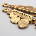 Carica l'immagine nel visualizzatore di Gallery, Dettaglio delle superfici incise e della lavorazione artigianale degli Orecchini Colibrì CACAO Jewels.
