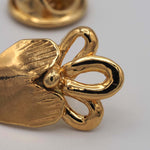 Carica l'immagine nel visualizzatore di Gallery, Dettaglio della Spilla Sacro Cuore CACAO Jewels che valorizza le incisioni e la lavorazione artigianale della superficie.
