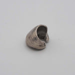 Carica l'immagine nel visualizzatore di Gallery, Vista generale dell'Earcuff Conchiglia nella variante placcata in palladio color argento.
