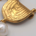 Carica l'immagine nel visualizzatore di Gallery, Particolare della lavorazione artigianale e delle superfici incise della Collana Impronta CACAO Jewels.
