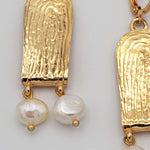 Carica l'immagine nel visualizzatore di Gallery, Particolare della lavorazione artigianale e delle superfici degli Orecchini Calipso CACAO Jewels.
