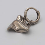 Carica l'immagine nel visualizzatore di Gallery, Particolare del cuore stropicciato degli Orecchini Cuori Mini CACAO Jewels in finitura color argento.
