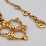 Carica l'immagine nel visualizzatore di Gallery, Dettaglio del pendente della Collana Rosone CACAO Jewels, con elementi materici modellati a mano.
