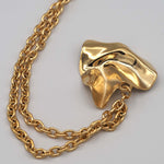 Carica l'immagine nel visualizzatore di Gallery, Dettaglio della lavorazione tridimensionale del cuore della Collana Vicino al Cuore CACAO Jewels.
