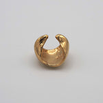 Carica l'immagine nel visualizzatore di Gallery, vista della forma dell'earcuff per capire la dimensione del cerchio che abbraccerà l'orecchio
