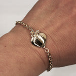 Carica l'immagine nel visualizzatore di Gallery, Bracciale Dimmi di Sì CACAO Jewels indossato per mostrarne proporzioni e vestibilità.
