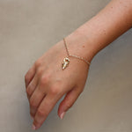 Carica l'immagine nel visualizzatore di Gallery, Il Bracciale Filigrana valorizza il polso con un design essenziale e raffinato, ispirato alla tradizione dell'oreficeria antica
