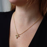 Carica l'immagine nel visualizzatore di Gallery, collana mon amour, cacao jewels, cuore Collana Mon Amour CACAO Jewels indossata per mostrarne proporzioni e vestibilità.
